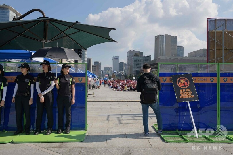 女性たちの盗撮抗議集会、過去最大規模の7万人に 韓国