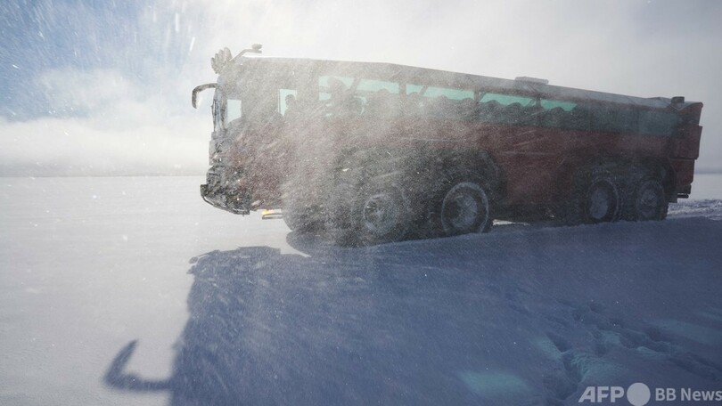消滅危機の氷河を疾走するメガバス アイスランド