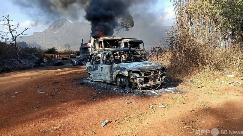 焼けた車両に30人超の遺体 ミャンマー国軍関与か