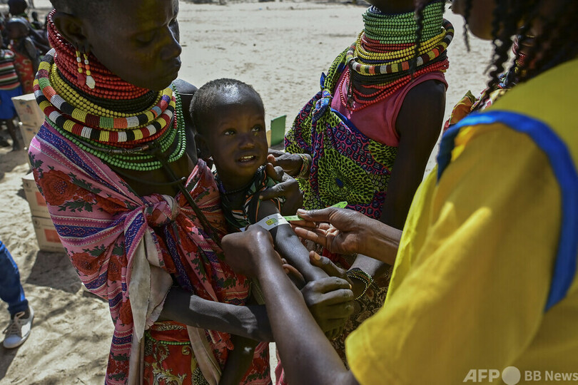 浅井戸にしみ出た水で命をつなぐ、深刻な干ばつのケニア