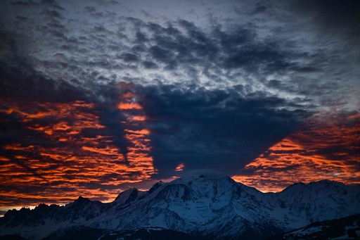 今日の1枚】霊峰モンブランの空 フランス 写真4枚 国際ニュース：AFPBB