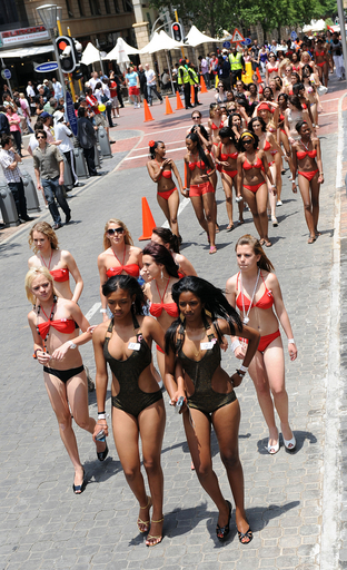 南アフリカで 世界最大のビキニパレード 写真8枚 国際ニュース Afpbb News