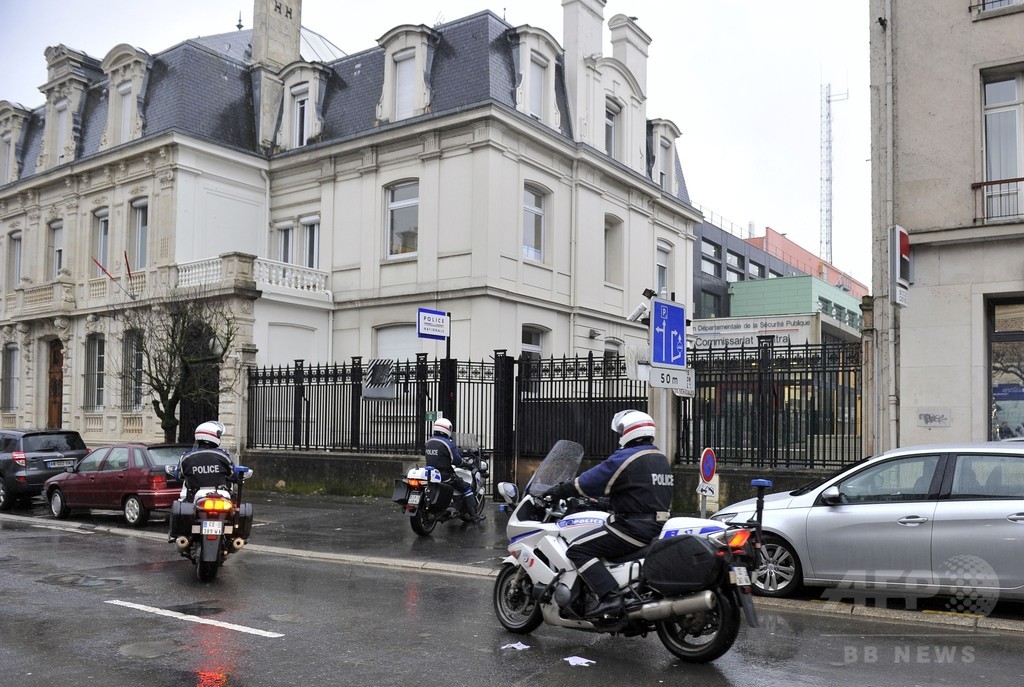 仏紙襲撃事件の10代「容疑者」、心境を告白 仏紙襲撃事件の10代「容疑者」、心境を告白