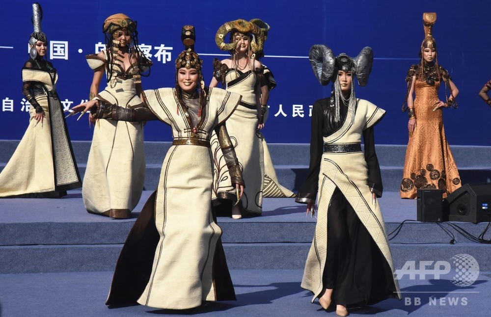 モンゴル族服装服飾芸術祭が開催 中国・ウランチャップ市 写真8枚 国際