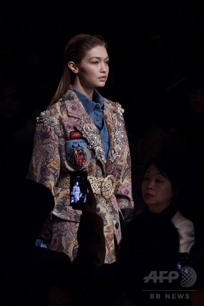 「ミュウミュウ」16/17年秋冬