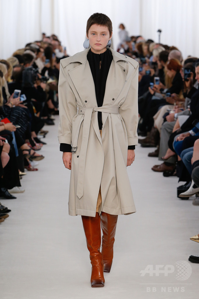 「バレンシアガ」17年春夏