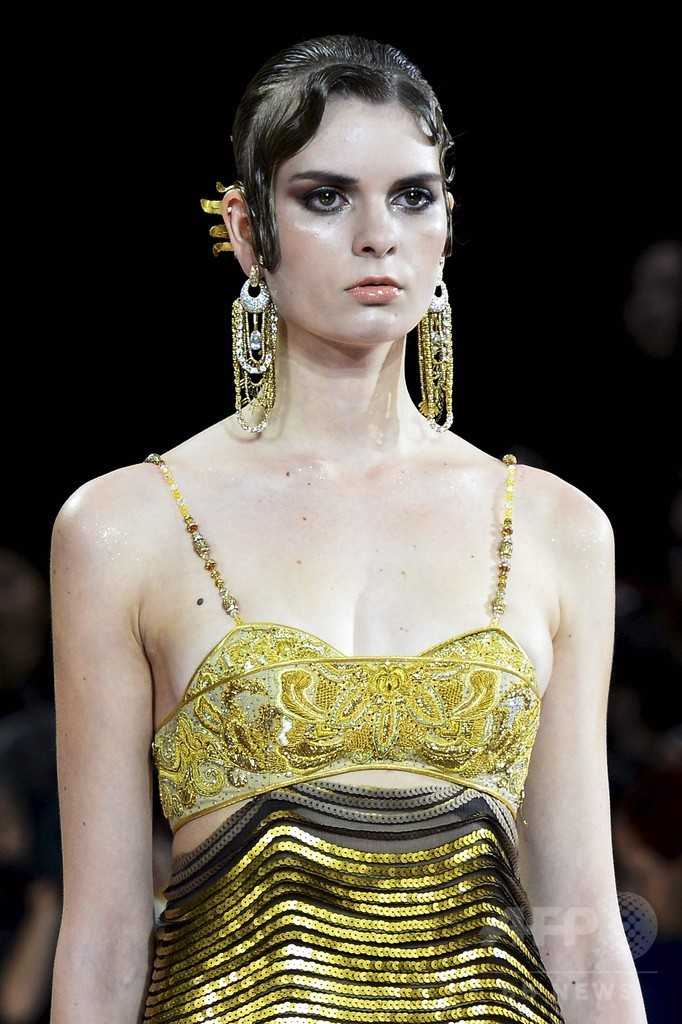 「グオ・ペイ」16/17年秋冬パリ・オートクチュール