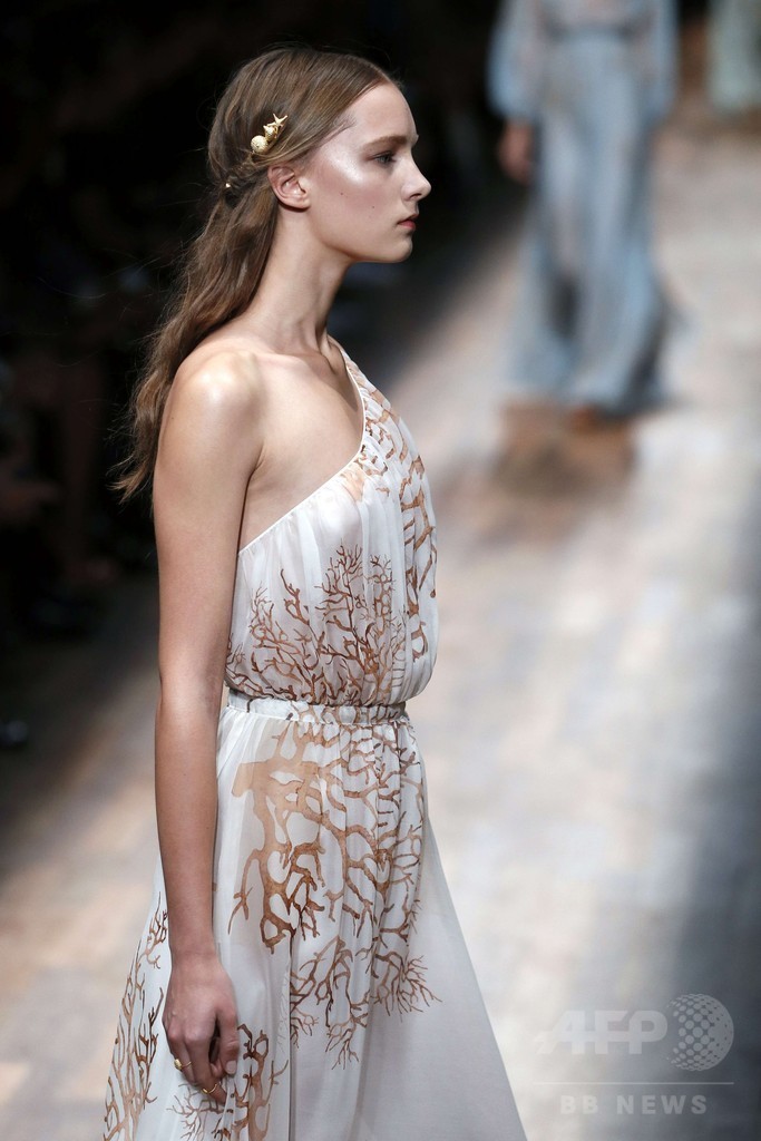 18世紀の貴族によるグランドツアーがコンセプト、「ヴァレンティノ」15年春夏