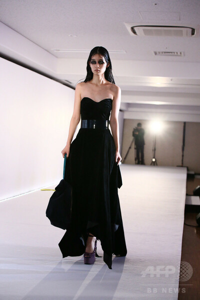 「ミキオサカベ」、レザーを使ったスペシャルファッションショー