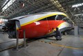 列車を点検する中車唐山の職員（2020年12月4日撮影）。(c)Xinhua News