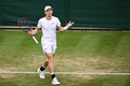 テニス、ウィンブルドン選手権、男子シングルス4回戦。試合に臨むデニス・シャポバロフ（2023年7月9日撮影）。(c)SEBASTIEN BOZON / AFP