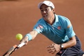男子テニス、バルセロナ・オープン、シングルス決勝。リターンを狙う錦織圭（2015年4月26日撮影）。(c)AFP/JOSEP LAGO