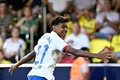 23-24スペイン1部リーグ第3節、ビジャレアル対FCバルセロナ。ロベルト・レワンドフスキの得点を喜ぶFCバルセロナのラミネ・ヤマル（2023年8月27日撮影）。(c)JAVIER SORIANO/ AFP