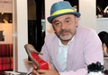 米ウエストハリウッドで開催された「クリスチャン ルブタン（Christian Louboutin）」ブティックのオープニングイベントに登場したデザイナーのクリスチャン・ルブタン氏（2010年4月28日撮影）。（c）AFP/Getty Images/Alberto E. Rodriguez
