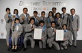東京五輪招致委員会（Tokyo 2020 Bid Committee）は5日、アルゼンチン・ブエノスアイレス（Buenos Aires）で記者会見に臨み、スポーツディレクターの荒木田裕子（Yuko Arakida）理事は、もし東京が2020年夏期五輪の開催地に選ばれたら、2011年の東日本大震災の影響を受けた若者を勇気づけることができるだろうと話した。

記者会見で写真撮影に応じる選手や元選手ら（2013年9月5日撮影）。(c)AFP/Juan MABROMATA