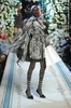 ニューヨーク市内ピエール ホテル（The Pierre Hotel）で開催された「ランバン フォー H&amp;M（Lanvin for H&amp;M）」のオートクチュール・ファッションショー（2010年11月18日撮影）。（c）AFP/Getty Images/Jamie McCarthy