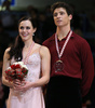 13-14フィギュアスケートグランプリGPシリーズ第2戦、スケート・カナダ（2013 Skate Canada International）アイスダンス・フリーダンス（FD）。表彰式に臨むカナダのテッサ・ヴァーチュー（Tessa Virtue）/スコット・モイア（Scott Moir）組（2013年10月26日撮影）。(c)AFP/Getty Images/Dave Sandford