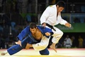 リオデジャネイロ五輪、柔道男子81キロ級の3位決定戦でアブタンディル・チリキシビリと対戦する永瀬貴規（2016年8月9日撮影）。(c)AFP/Toshifumi KITAMURA