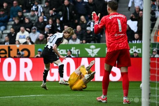 ニューカッスル、ゴードン退場への異議検討 FA杯でレッド 写真4枚 国際