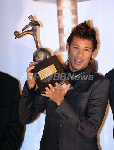 ネイマール、2014年までサントス残留を明言 写真5枚 国際ニュース