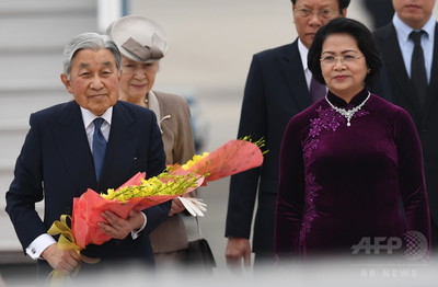 天皇、皇后両陛下 ベトナムにご到着