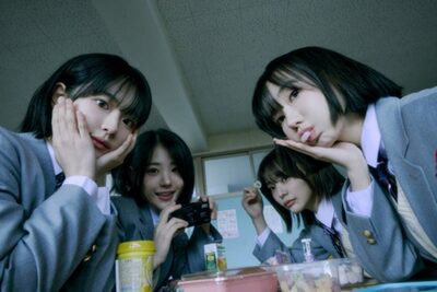 一編の青春もの…QWER、初々しい4人