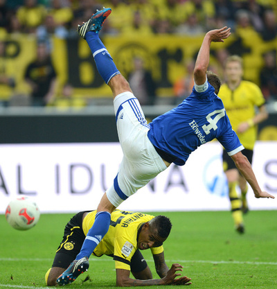 シャルケ、昨季王者ドルトムントとのルールダービーで勝利