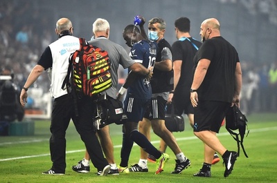 試合中に倒れたボルドー選手、練習再開へ 心臓に異常なし