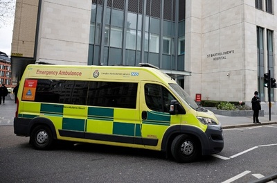 直腸内に対戦車砲弾、男性が救急搬送 英