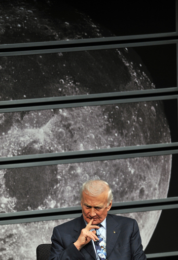 月面着陸から40周年、「グーグル・アース」に月面探索機能