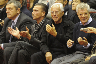 G・アルマーニがミラノでバスケット観戦