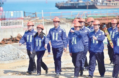 中国・青島、12回連続でクレーン作業効率の世界記録を更新