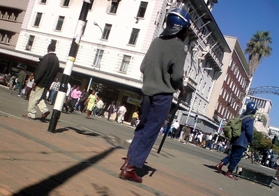 エジプト反政府デモ研究会に参加した47人を拘束、ジンバブエ