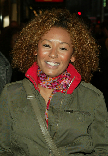 女児を出産した元スパイス・ガールズ、果たして父親は? - 米国