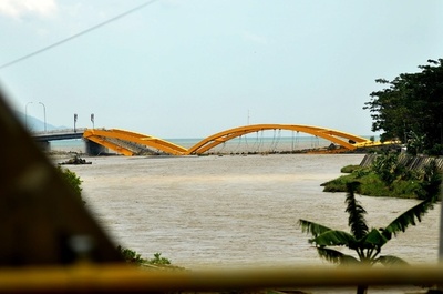 インドネシアのM7.5地震・津波、死者420人に さらに増える恐れ