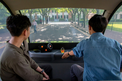 上海交通大学キャンパス内の無人運転バス試運転