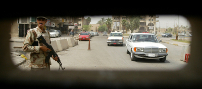 駐留米軍司令官、イラク治安状況について両面的評価