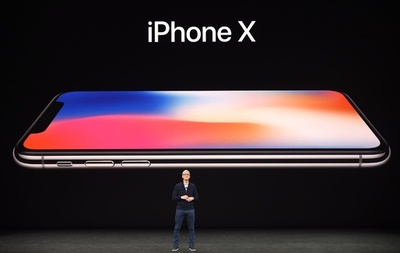 アップル、「iPhone X」など新3機種発表 「最大の飛躍」うたう