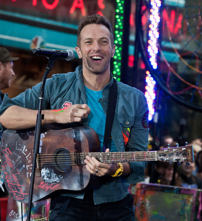 コールドプレイがH&Mとコラボ、チャリティTシャツをデザイン