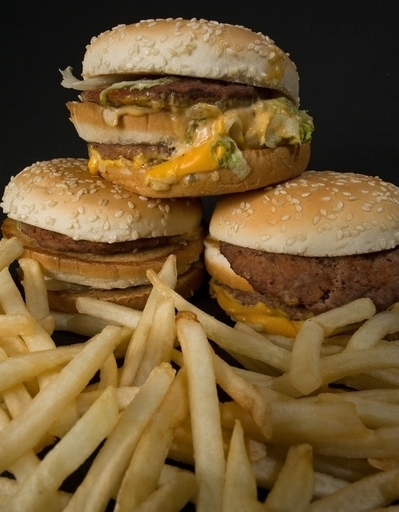 閉店後のマクドナルドに「ハンバーグラー」侵入、夜食を自炊