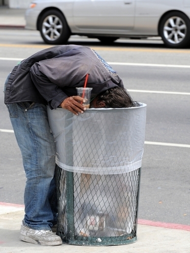 不況の米国でホームレス襲撃が常態化