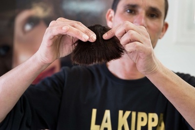 目立ちたくないユダヤ教徒向け、髪になじむ「魔法のキッパー」