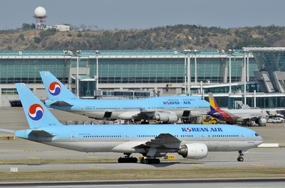 大韓航空会長「娘の未熟な行動嘆かわしい」、2姉妹を更迭