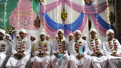 艶やか、インドでイスラム教の集団結婚式