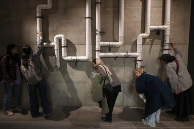 【今日の1枚】何が聞こえる？ 音のインスタレーション イラン