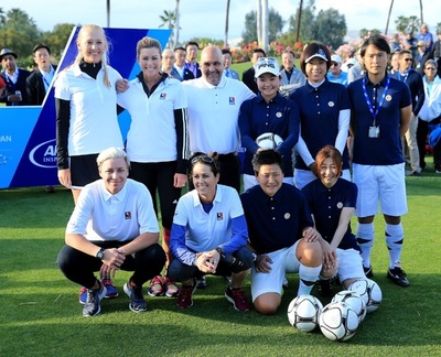 ワンバックや海堀もキック！日米がフットゴルフで対戦