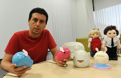 遠距離の恋人たちにリアルなキスを、「バーチャルリップ」開発中