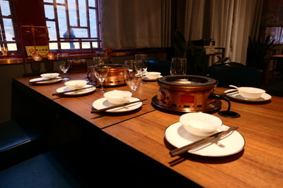 故宮にも火鍋店オープン 「お品書き」は皇帝の命令書風