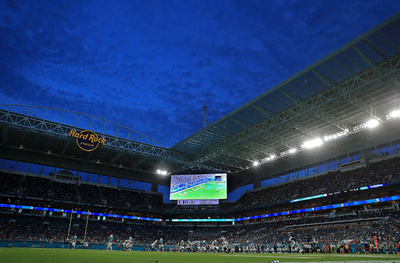 ドルフィンズの控えDT、自動車事故で腕を切断