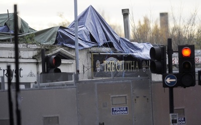 グラスゴーのヘリ墜落事故、8人死亡32人搬送 捜索長期化の恐れ